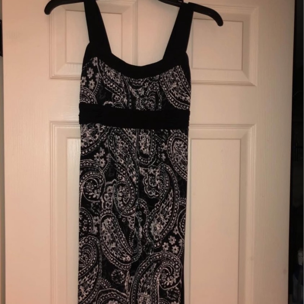 Black and White Sleeveless Scoop Neck Maxi Dress